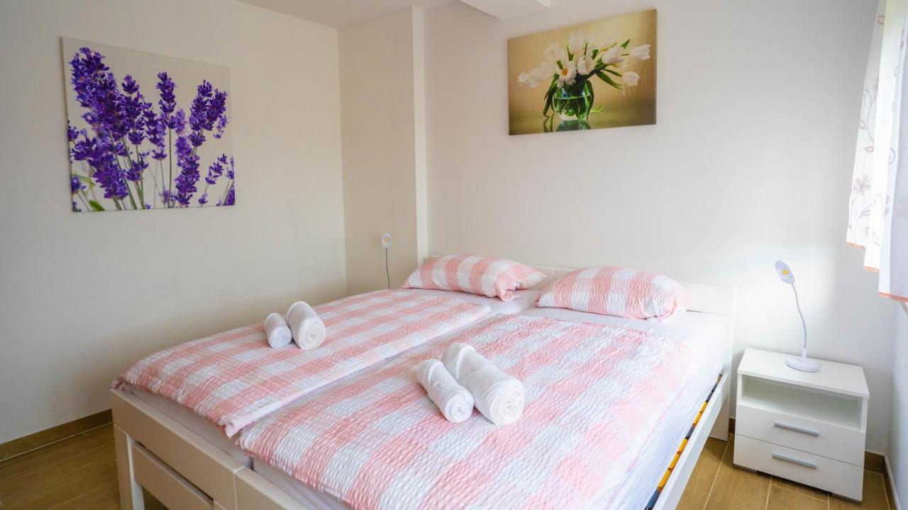 Apartma Tri Oljke Dobrovo Eksteriør bilde