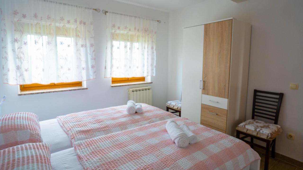 Apartma Tri Oljke Dobrovo Eksteriør bilde