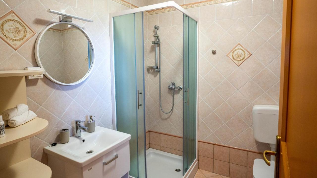 Apartma Tri Oljke Dobrovo Eksteriør bilde