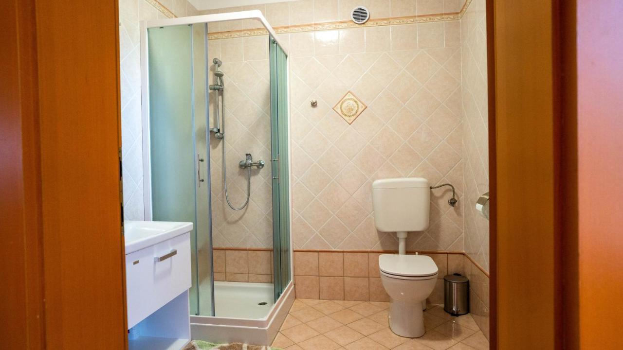 Apartma Tri Oljke Dobrovo Eksteriør bilde